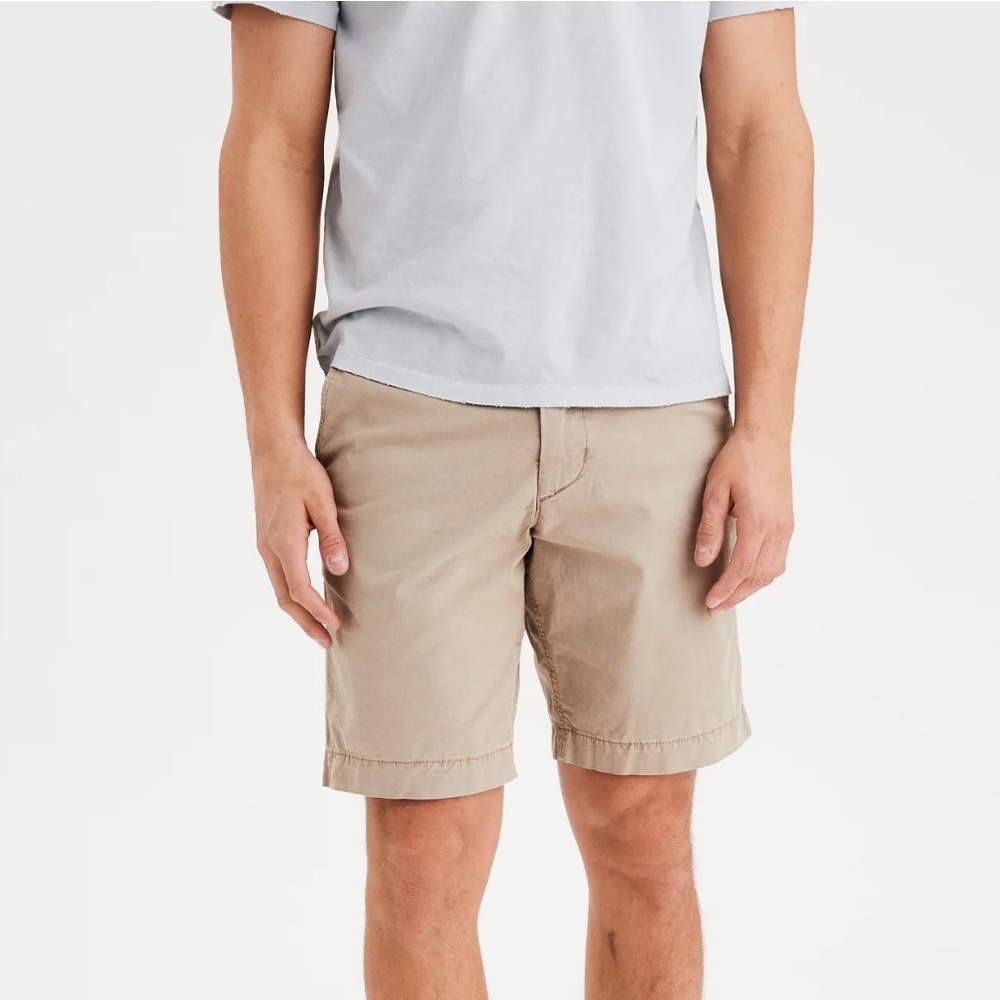 AE AMERICAN EAGLE Next Level Flex Classic Fit Light Khaki Shorts Size 32